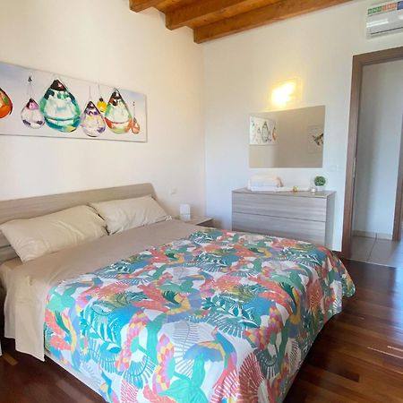 The Flowers - Apartments With Private Garden In Residence With Pool Manerba del Garda Kültér fotó