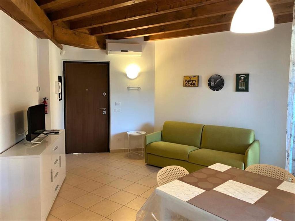 The Flowers - Apartments With Private Garden In Residence With Pool Manerba del Garda Kültér fotó