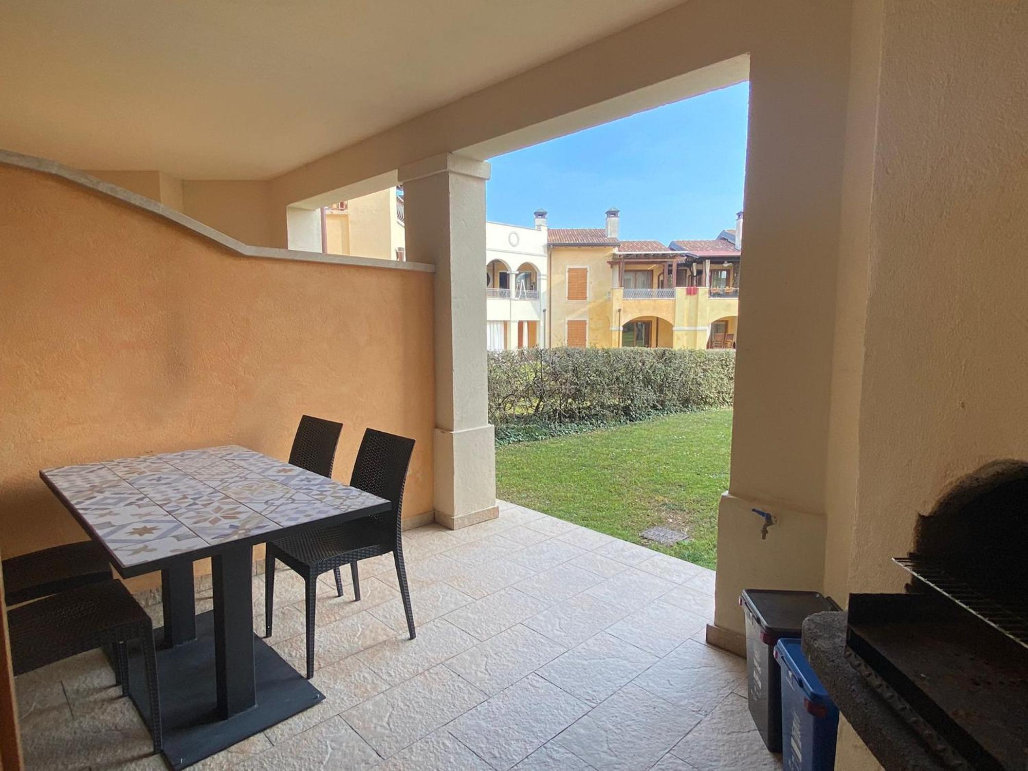 The Flowers - Apartments With Private Garden In Residence With Pool Manerba del Garda Kültér fotó