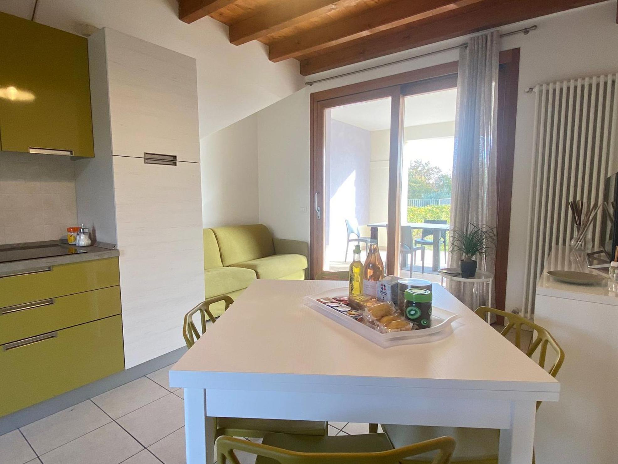 The Flowers - Apartments With Private Garden In Residence With Pool Manerba del Garda Kültér fotó