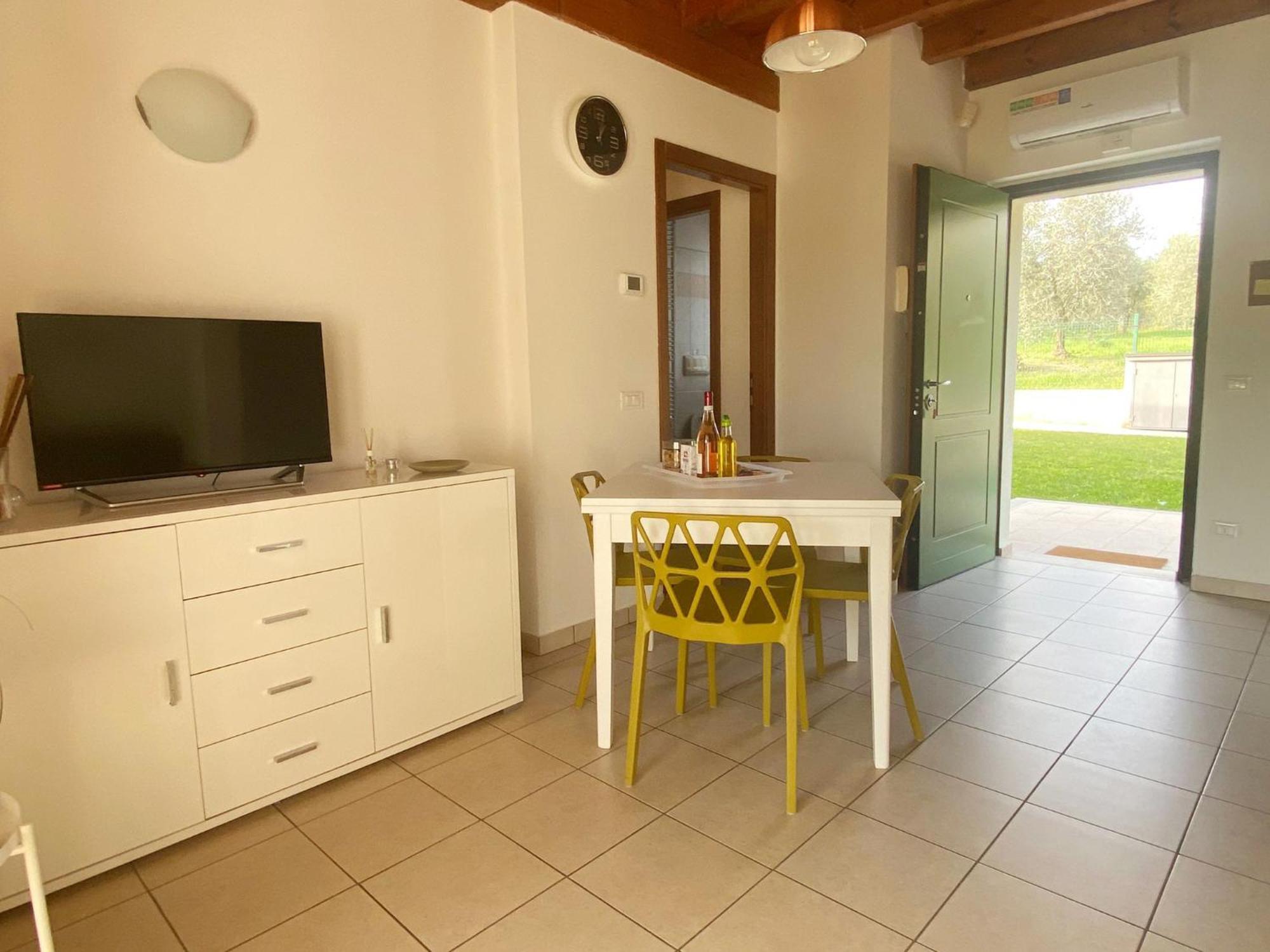 The Flowers - Apartments With Private Garden In Residence With Pool Manerba del Garda Kültér fotó