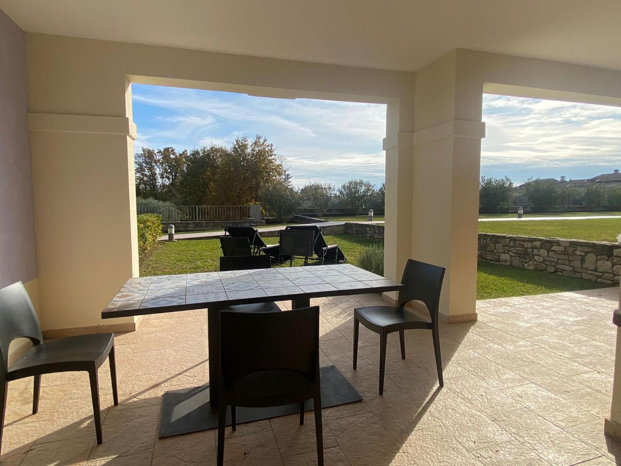 The Flowers - Apartments With Private Garden In Residence With Pool Manerba del Garda Kültér fotó