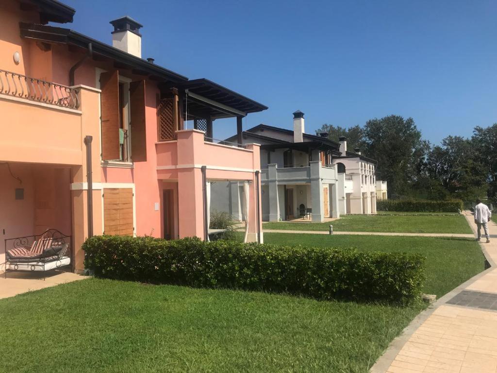 The Flowers - Apartments With Private Garden In Residence With Pool Manerba del Garda Kültér fotó